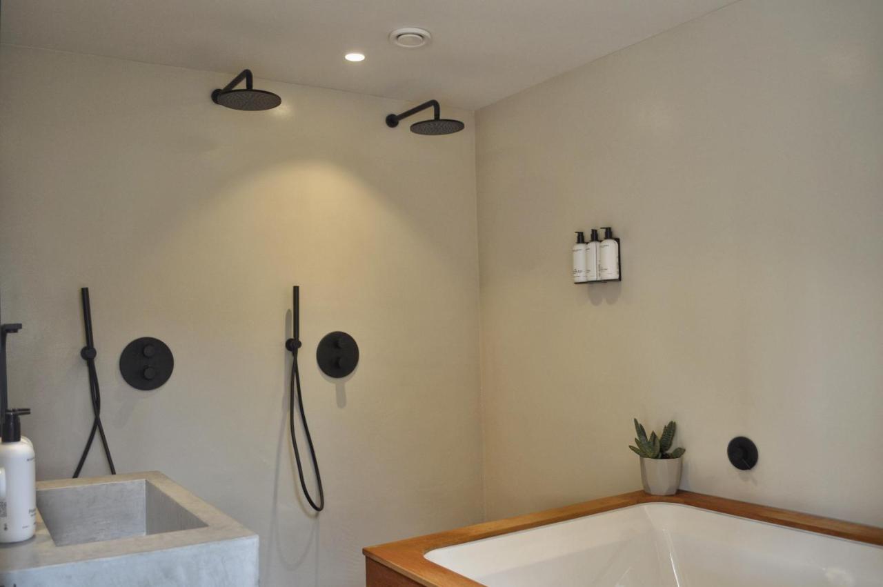 Van Heeckeren Apartments & Suites Buren บูเริน ภายนอก รูปภาพ
